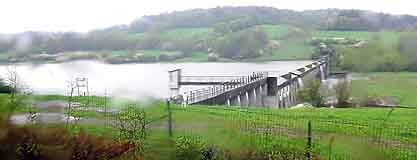 Lac Joly: the dam holds back an artificial lake