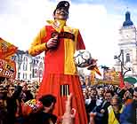Meneux' giant is a Lens Racing Club football supporter